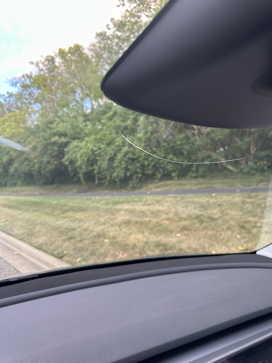 gchu's tweet photo. Big crack on my front windshield, not sure if still safe to drive? https://t.co/bR0n3vyjAH