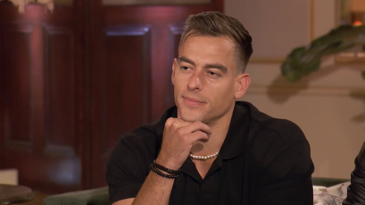 catemcclain7's tweet image. When you've got The Bachelorette at 8 and cotillion at 9 
#TheBachelorette