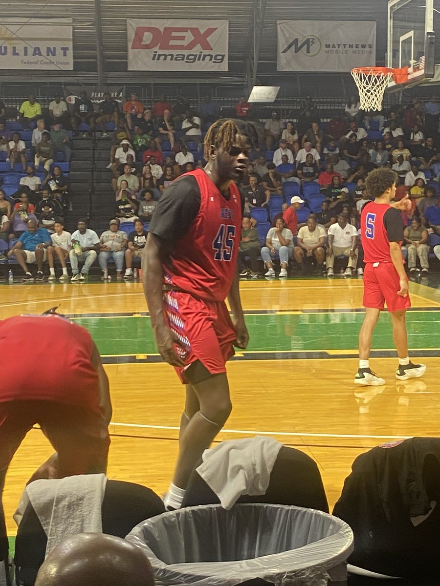 CoachMcDuffie1's tweet photo. Incoming freshman Jeremiah Howard from Concord, NC representing the Pride at the N.C. East-West All-Star Game.
#GCHoops π¦ https://t.co/8MCxYBWOMI
