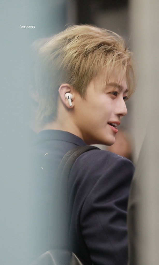 EXCUSE ME SIR ??! 😭