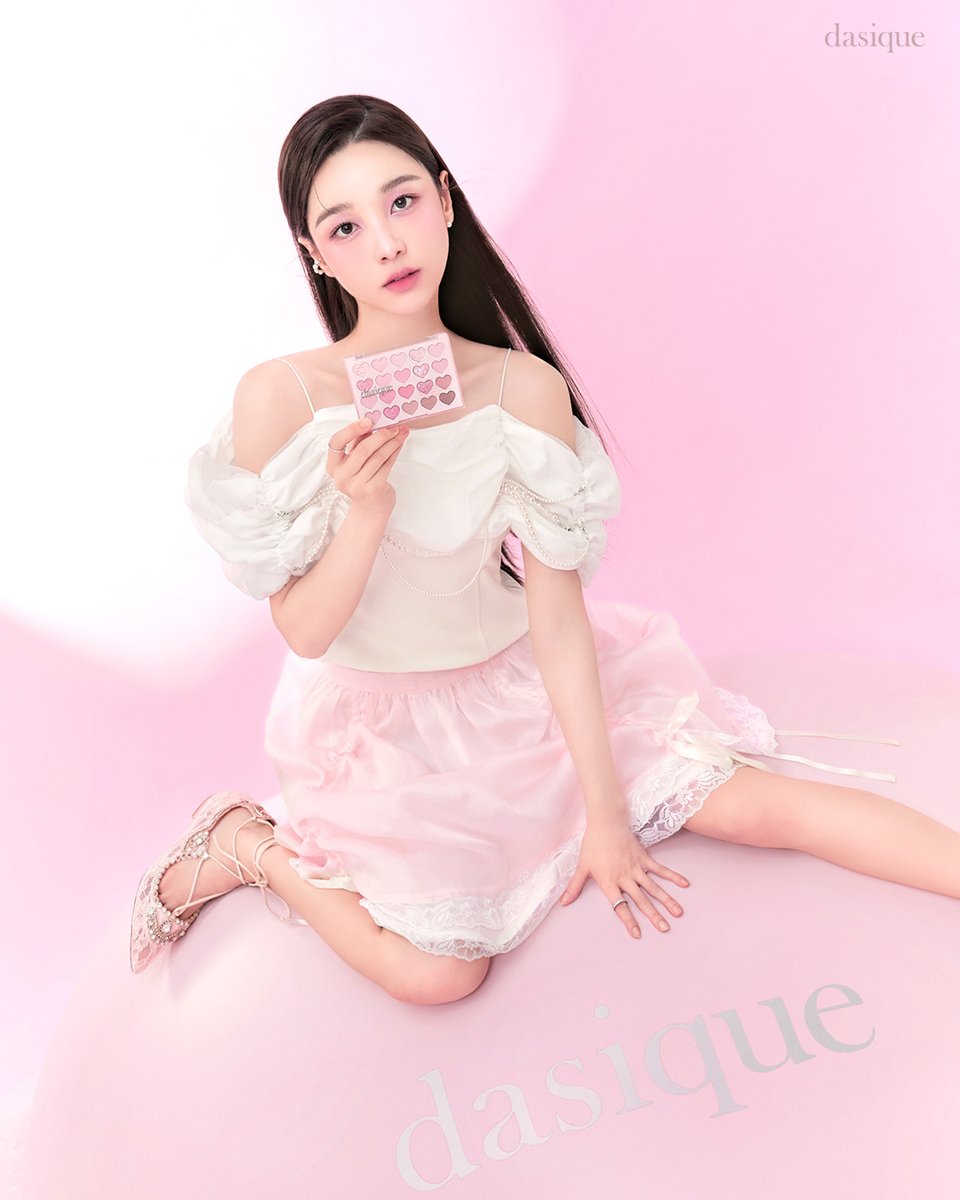 いよいよ明日発売！ 💗ハート型の20色アイシャドウパレット💗 ムード