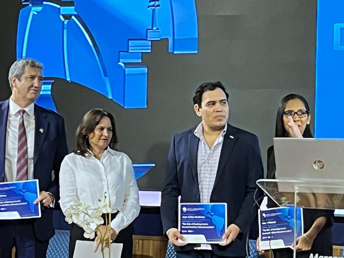 Compartiendo cómo avanzar la agenda de descarbonización en la industria marítima. <a href="/umaritima/">Universidad Marítima Internacional de Panamá</a> Maritime Technology Cooperation Center (#MTCC) <a href="/Mercantilbanpa/">Mercantil Banco Panamá</a> <a href="/WistaPanama/">WISTA PANAMA</a> <a href="/canaldepanama/">Canal de Panamá</a>