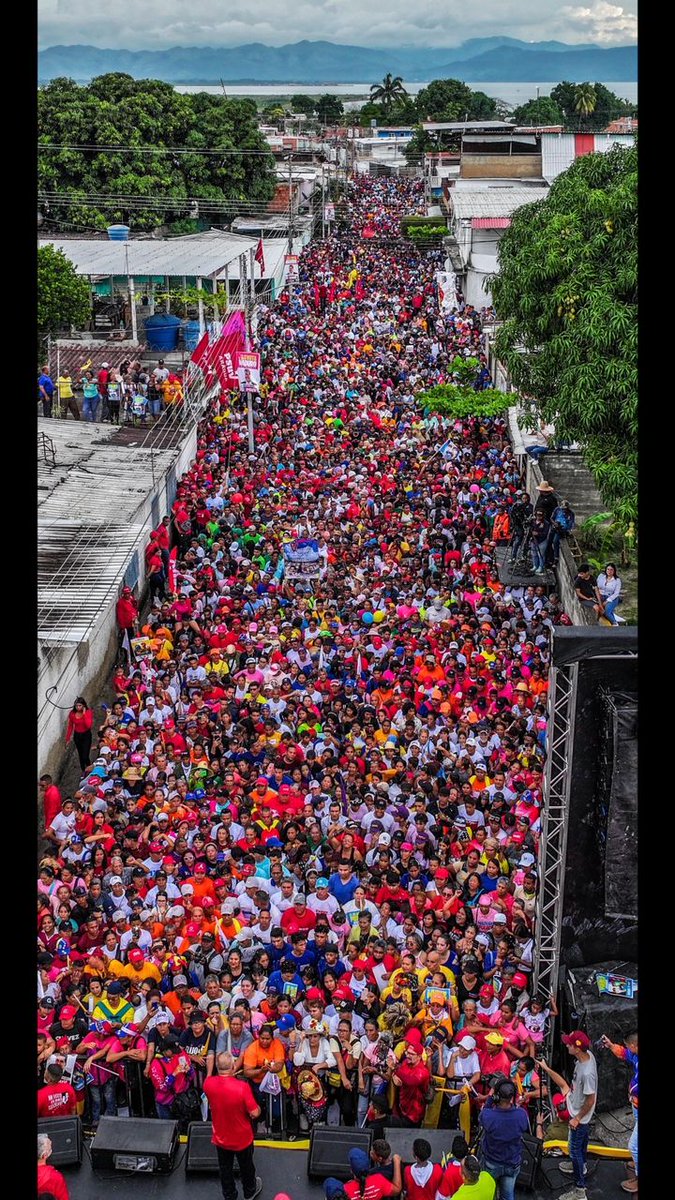 Se Desbordó Maracay de Amor, Alegría y Esperanza ¡Viva Aragua!

#CrecimientoProductivo 
<a href="/NicolasMaduro/">Nicolás Maduro</a> 
<a href="/dcabellor/">Diosdado Cabello R</a> 
<a href="/Soykarinacarpio/">Karina Carpio</a> 
<a href="/_LaAvanzadora/">Yelitze Santaella</a> 
<a href="/PsuvAragua_ofic/">PartidoPSUVAragua</a>