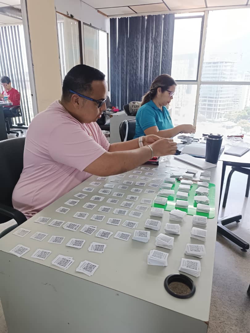 ¡QR en títulos de bachiller ya son una realidad en Miranda!
Gracias a la entrega de los QR, el proceso de obtención del título de bachiller será más ágil y seguro para nuestros estudiantes.