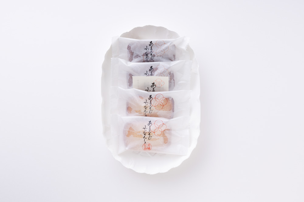 kyoto_nishiri's tweet image. ／
AMACOが生み出す格別なしっとり感✨
西利の #あまこうじフィナンシェ 新発売！
＼

乳酸発酵甘麹 #AMACO を使用して焼き上げました。
優しい甘さに芳醇なバターの香りがマッチ🩷
ひとくちで幸せが広がります😊

トースターで温めるとよりサクフワ食感に！
優雅なティータイムのおともにどうぞ☕️
