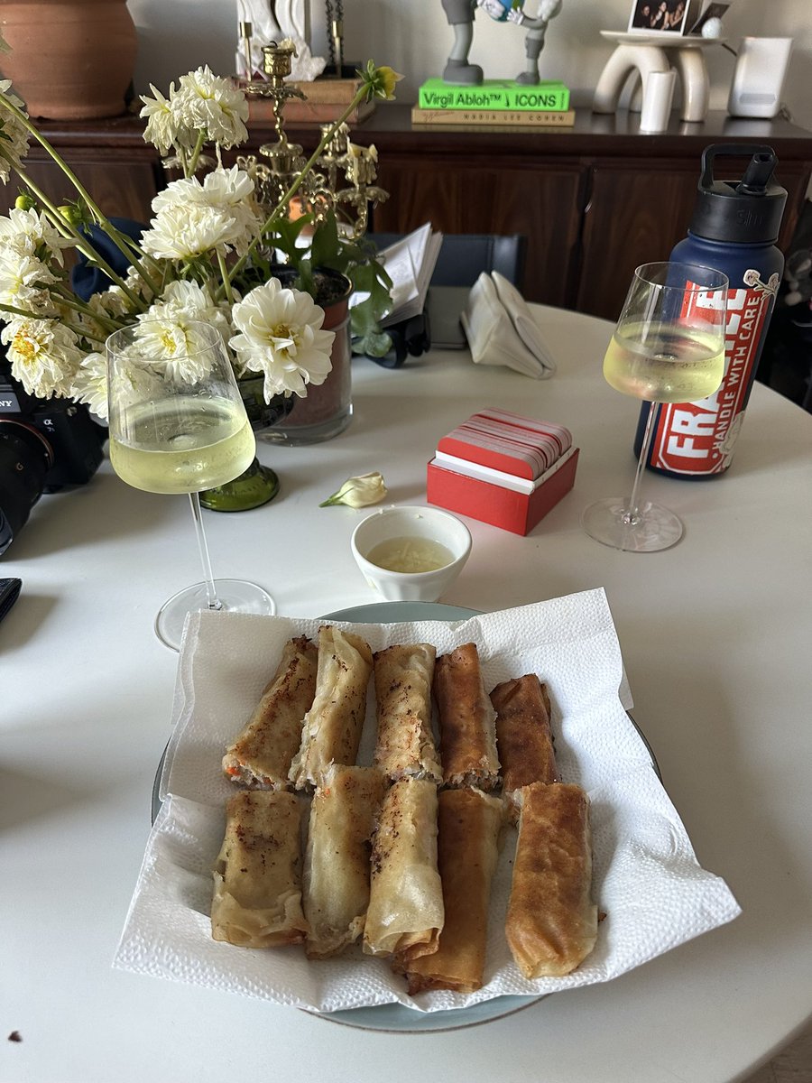 MYSTIC7's tweet photo. Made homemade lumpia today😋 https://t.co/8DoQxkDrut