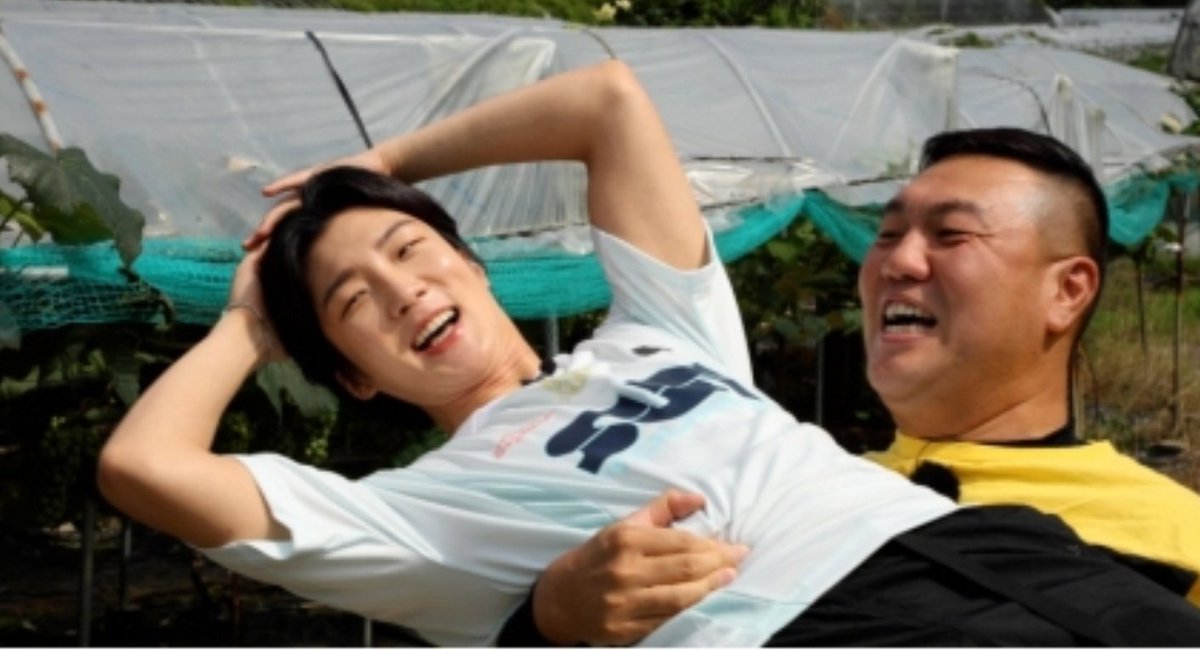 llleeeemmee's tweet photo. ＂솔로 앨범 전국 어르신들 사랑까지 받고 싶어＂…위너 이승훈, KBS1 '6시 내고향' 출격 (출처 : 네이버 스포츠)
 어머멐ㅋㅋㅋㅋㅋㅋㅋ

 https://t.co/cGPUM7Z2ZA https://t.co/eYm1HKOgrj
