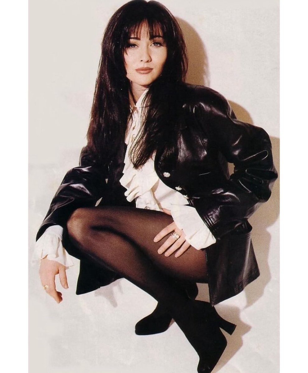 ItsFairestQueen's tweet photo. Forever gonna miss this goddess. She taught me to have strength and confidence💕 my girl Prue💕😭 https://t.co/Pw7Qy4aBvy