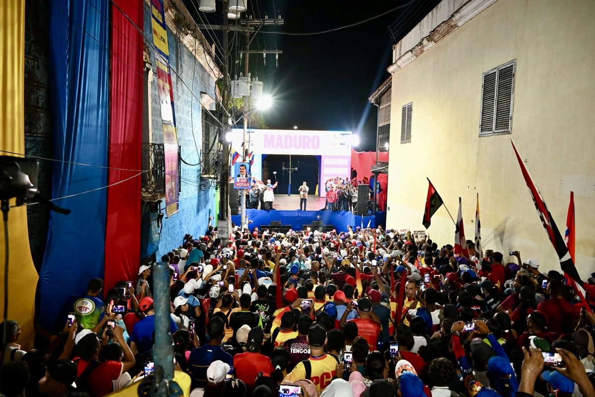 amarcanopsuv's tweet photo. Gracias Ciudad Bolívar !!! 
Hoy quedó demostrado nuevamente de qué está hecho este pueblo que batalla y lucha . Con @NicolasMaduro ganaremos y bien . https://t.co/5XkaQtJoj3