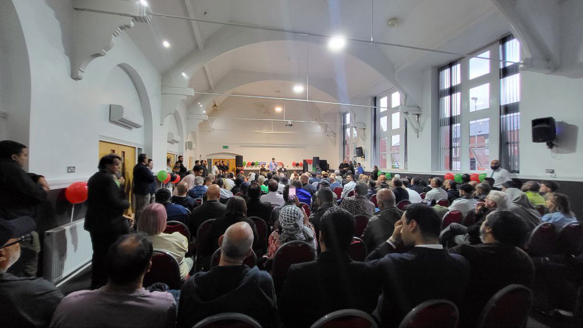 georgegalloway's tweet photo. Stunning turn out on a wet Monday night in #Rochdale @WorkersPartyGB What's going on? We're going on! https://t.co/g4EYK55f0v