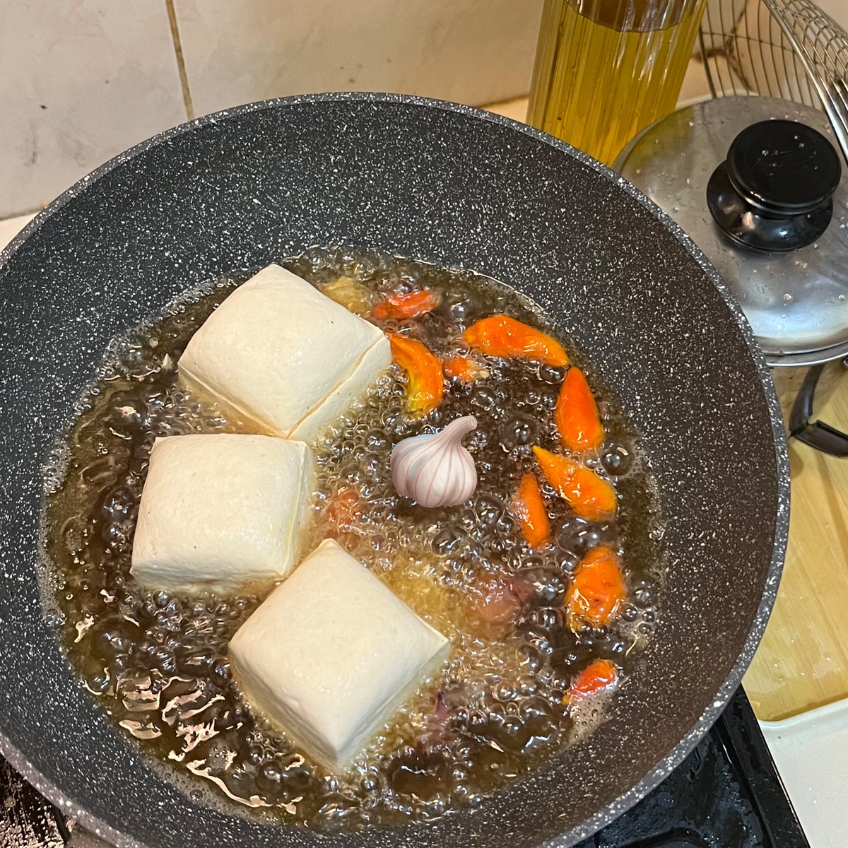 hiddensweetpea's tweet photo. semalem bikin tahu tek ala ala, diajarin Almarhum bapak buat bikin ini dari thn 2012, dulu tiap ngekost kalau bingung mau makan apa &amp; ada tahu selalu bikinnya ini🍽️✨ https://t.co/uxERLsqhwv