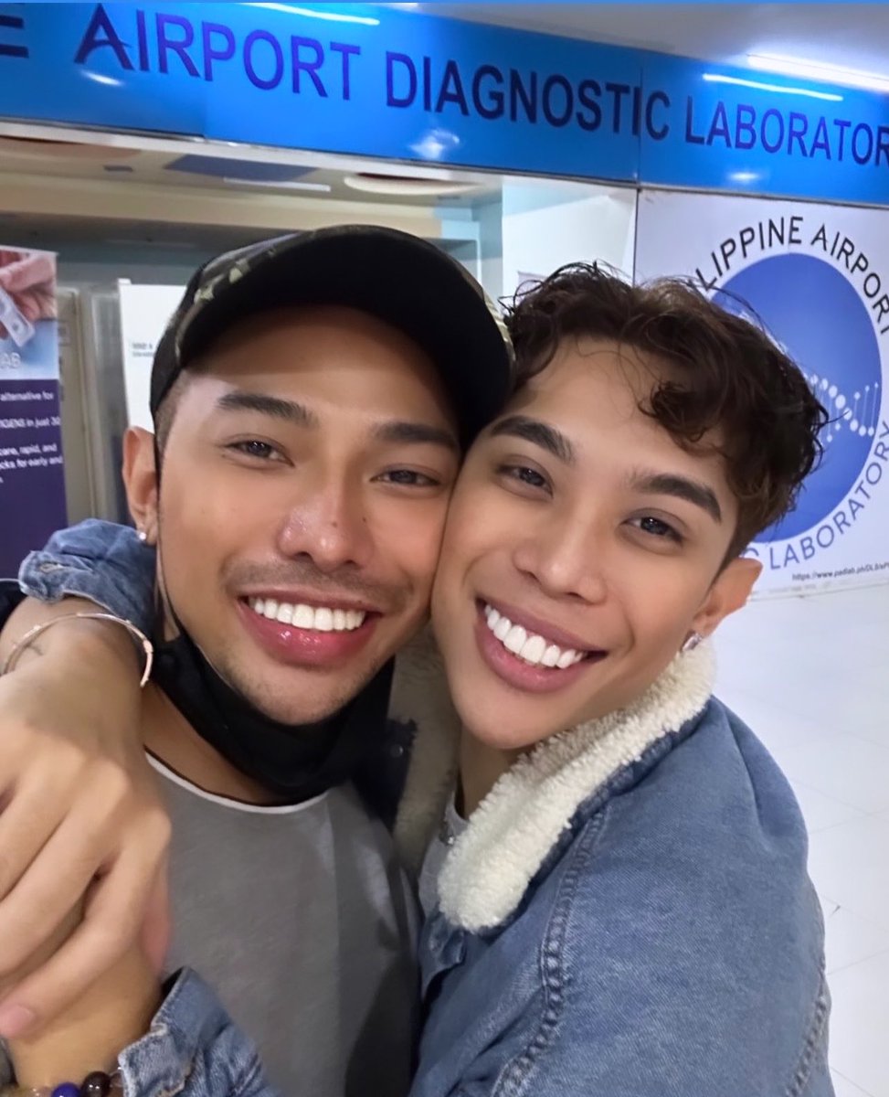 marinaxsummers's tweet photo. Left ⬅️ Eva sending me off for UKVTW
Right ➡️ Me sending off Eva for Global All Stars 

NOW THIS IS THE ULTIMATE FRIENDSHIP GOALS! 😭😭😭 Congratulations @eva_lequeen Im soooo fucking proud of you and we can’t wait for the entire globe to fall in love with you! The Philippines and Asia is rallying behind you! 🤘🏽💫Go get it sister! This is me sending you off again - this time, to the Global stardom! Kagaya ng lagi kong sinasabi, ngayon, IKAW NAMAN. 🤩 

Mahal na mahal kitaaa! ALL HAIL!!!!! MS EVA LE QUEEN! 
@RuPaulsDragRace @WorldOfWonder @wowpresentsplus