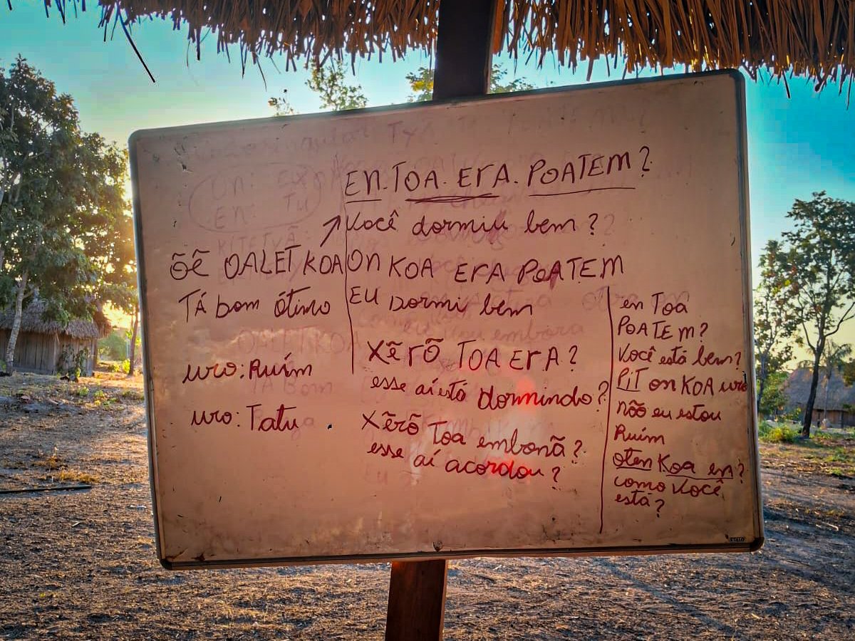 Jefferson_TM_20's tweet photo. iniciativa de ensinar à língua tradicional do povo Makurap,

Povo Makurap decidiu trabalhar por inscrito e oralmente suas linguagem cultural.

Objetivo de revitalizar e ajudar a escola e o ensino da língua materna ! https://t.co/RKBBA7h3dV