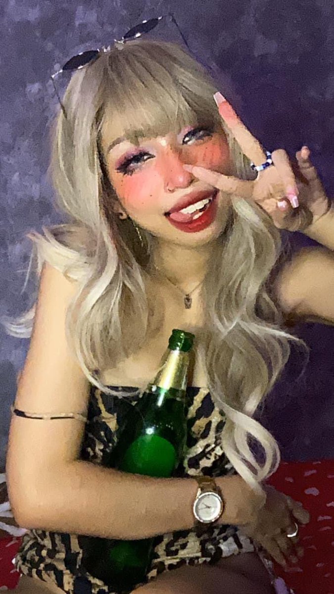 failofy's tweet photo. ชอบเวอร์ไหนดีค่ะ😳⁉️

เวอร์ปกติ😘✨                   หรือ                 เวอร์ขี้เมาดี🥵💖 https://t.co/Rp4wQl9eqB