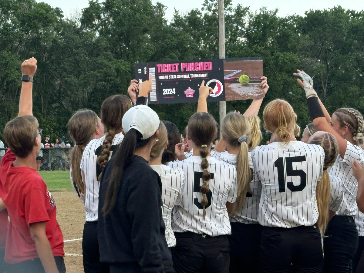MarkWoodleyTV's tweet photo. West Fork tops Hudson 3-0 to reach the class 2A state softball tournament. https://t.co/ZM83sf0n4l