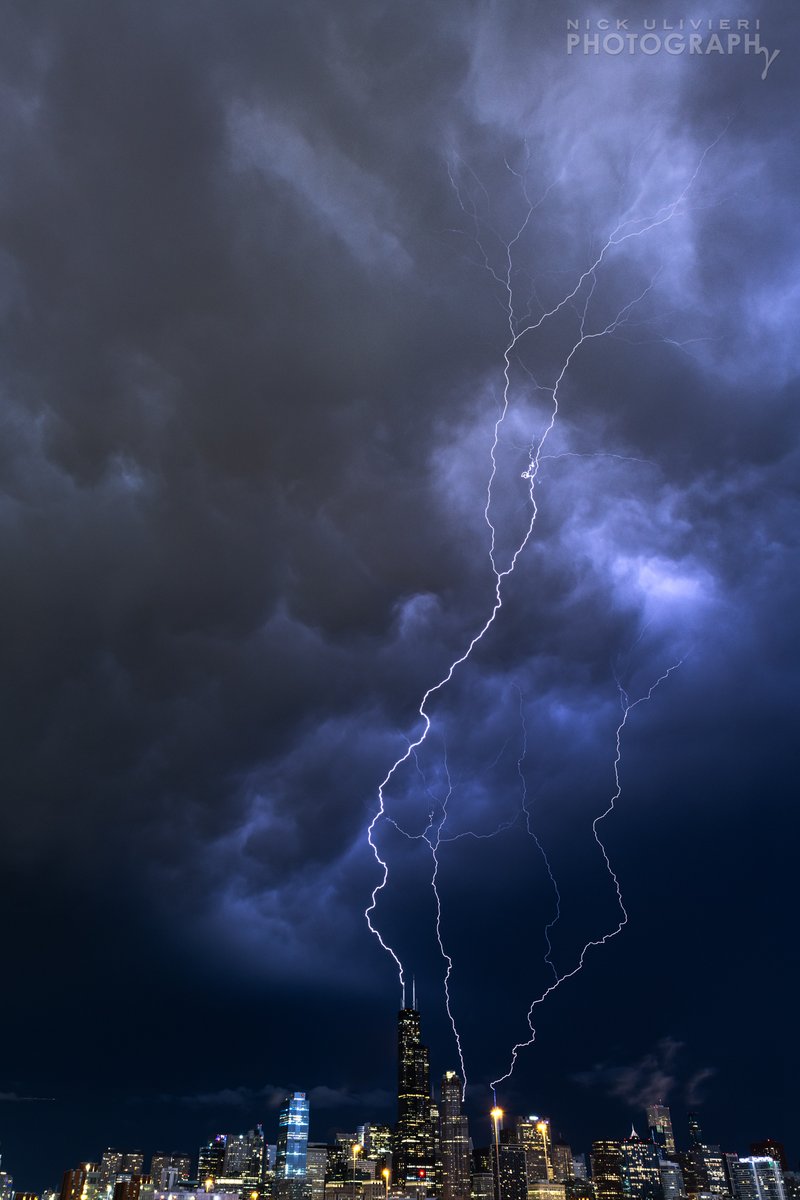 This is what the Triple Strike™ looked like edge-on from my vantage point. The bolts discharged upwards terminating below the illuminated clouds // #ILwx #ChicagoWX