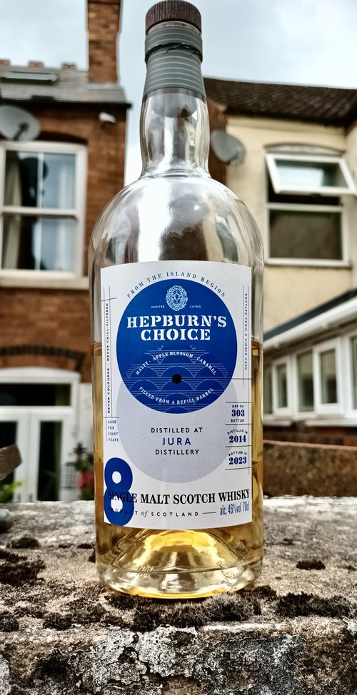 _dramface's tweet photo. Determined not to succumb to snobbery, Fergus takes an active step to try a less-footered with Jura, this time a natural 46% Hunter Laing 8yo.

https://t.co/EXeft3rkwQ

#Dramface #whiskyreview #singlemalt #scotchwhisky #whisky @hlaingwhisky #Jura #isleofjura @jurawhisky https://t.co/B3ToKwvyOC