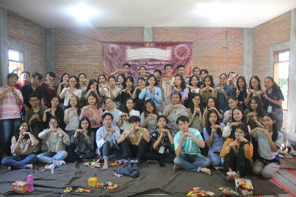 ehcrls's tweet photo. Kegiatan semester 4 bareng anak-anak ukmkk 🩷 https://t.co/cZ1RCW6elC