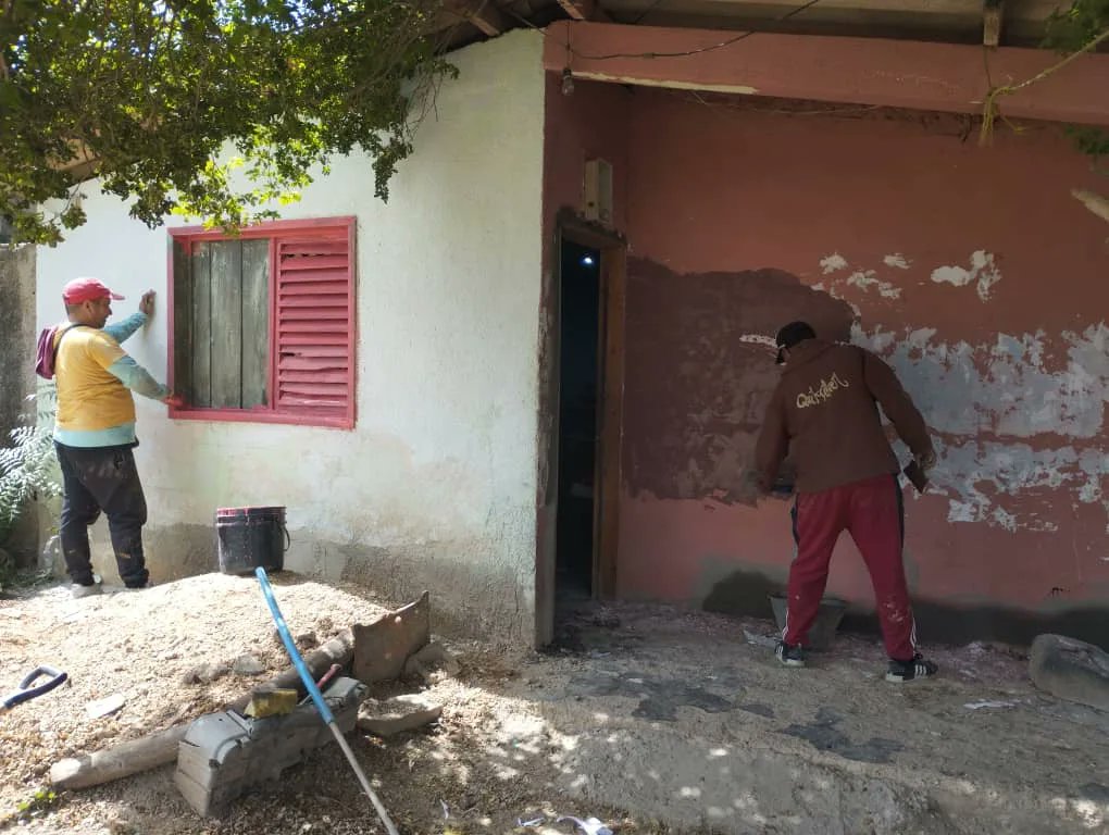 GMBNBT_NE's tweet photo. #15Jul24
Estamos realizando el abordaje de rehabilitación a las viviendas de la comunidad del Parque Bicentenario, municipio Marcano; para el beneficio de 965 familias

#SomosTricolor7nets
#MppopNe

@GRaulparedes @Barrio_Tricolor https://t.co/oyW5yQfSMI