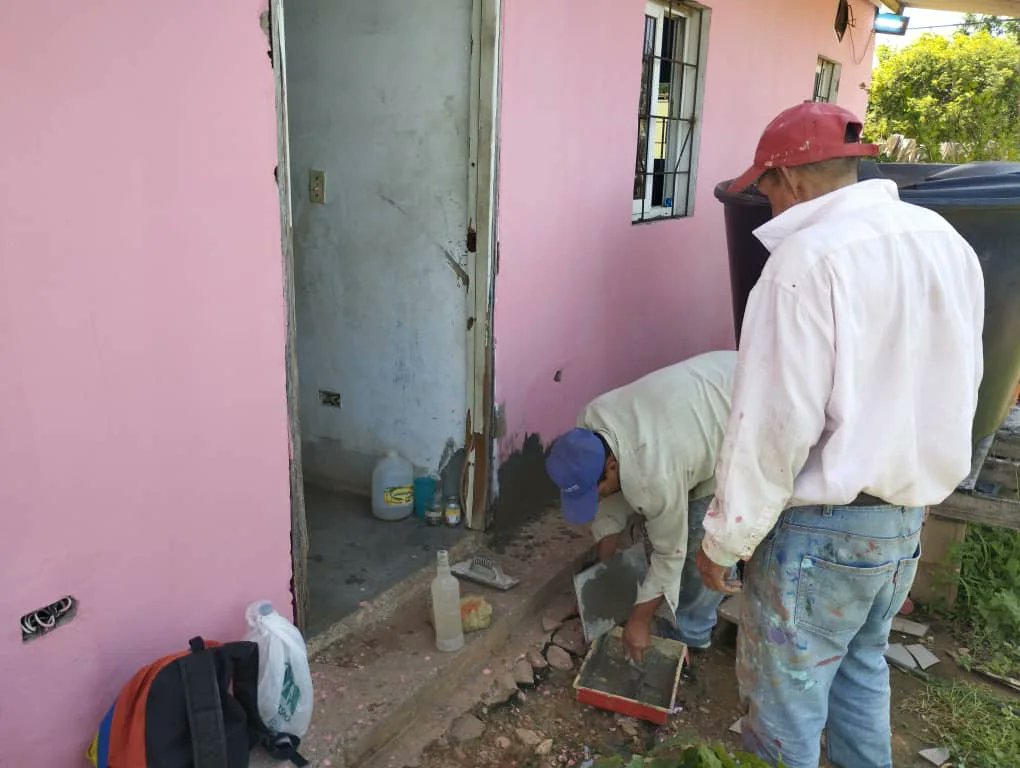 #15Jul24
Estamos realizando el abordaje de rehabilitación a las viviendas de la comunidad del Parque Bicentenario, municipio Marcano; para el beneficio de 965 familias

#SomosTricolor7nets
#MppopNe

<a href="/GRaulparedes/">Gral. Raúl Paredes</a> @Barrio_Tricolor