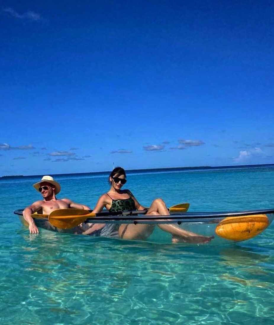 randommiyy's tweet photo. “In the middle of the ocean with a canoe and just the two of us...perfect 🕶”

“Our joy makes the sprinklers go popping...perfect 🌈🤍” https://t.co/f7XKfDrmda