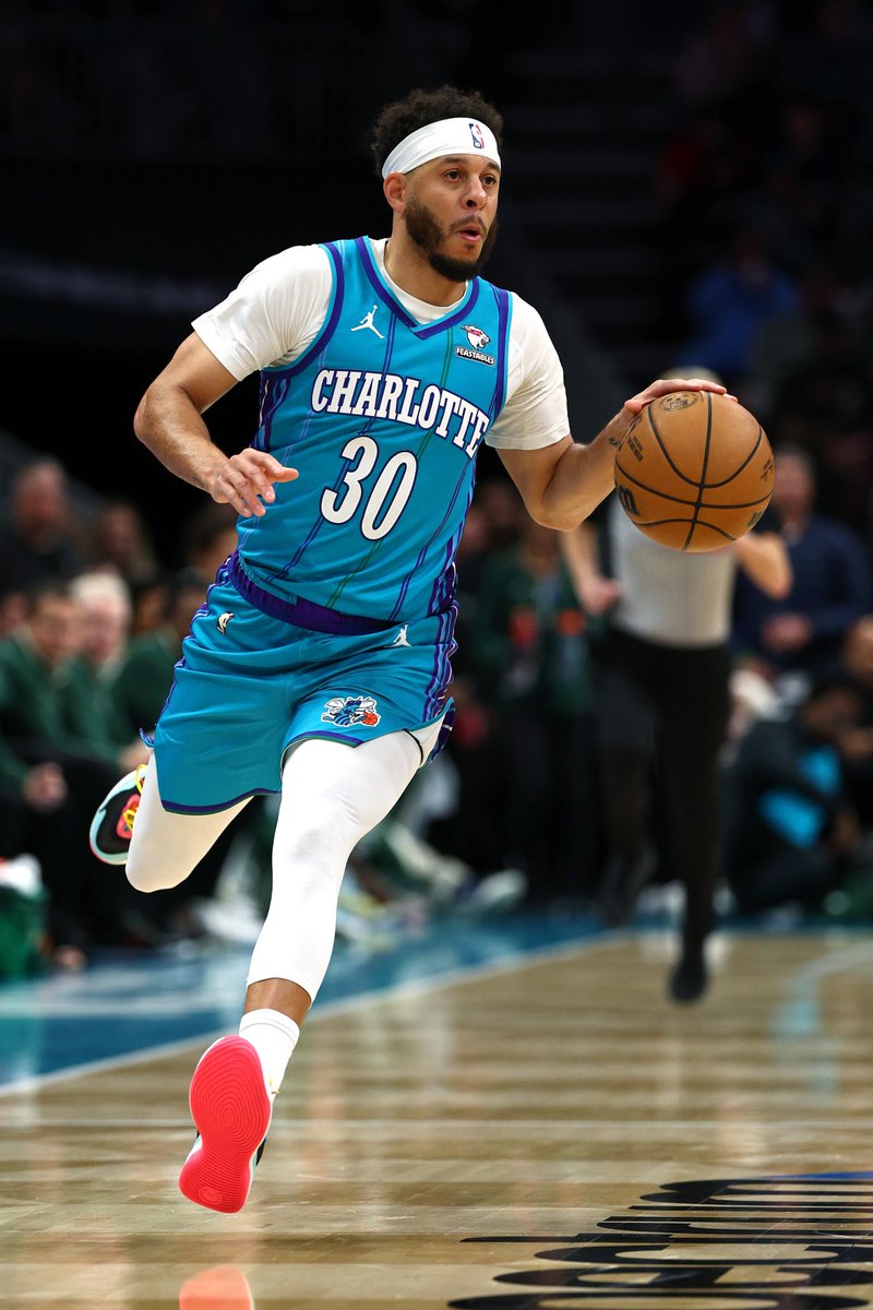 Free agent guard Seth Curry has agreed on a one-year deal to return to the Charlotte Hornets, sources tell ESPN.