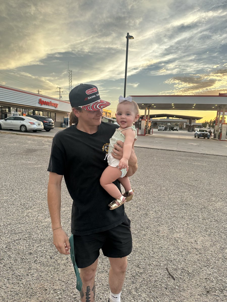 tymoncada's tweet photo. Need more friends to start popping out babies so I can steal them for pictures! https://t.co/qwQUEubfM3