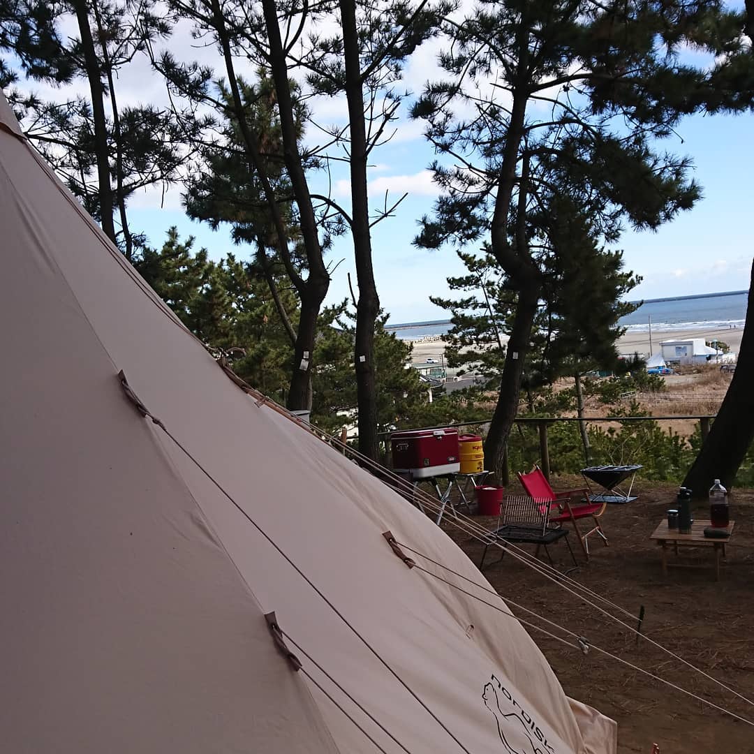 Yune_0126's tweet photo. 那須町は断念して千葉県に....ヘタレなんです。明日は鋸山にチャレンジします！
海を見ながらマッタリしますか！けど風が強い....久しぶりの海キャン楽しみますよ！
#时差投稿
#女子キャンプ
#ソロキャンプ女子
#キャンプ女子
#女子アウトドア https://t.co/2ZhrECyRqR