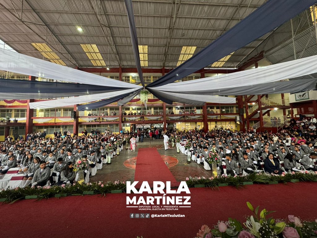 KarlaMTeziutlan's tweet photo. ¡Queridos graduados! 🎓🌟

Es un honor y un privilegio haber sido su Madrina de Generación “Mtro. Armando Lauro Hernández Rangel” 2021-2024 de la Escuela Secundaria Federal Antonio Audirac #ESFAA.

¡Felicidades por este gran logro en sus vidas! https://t.co/RaunFFVzer