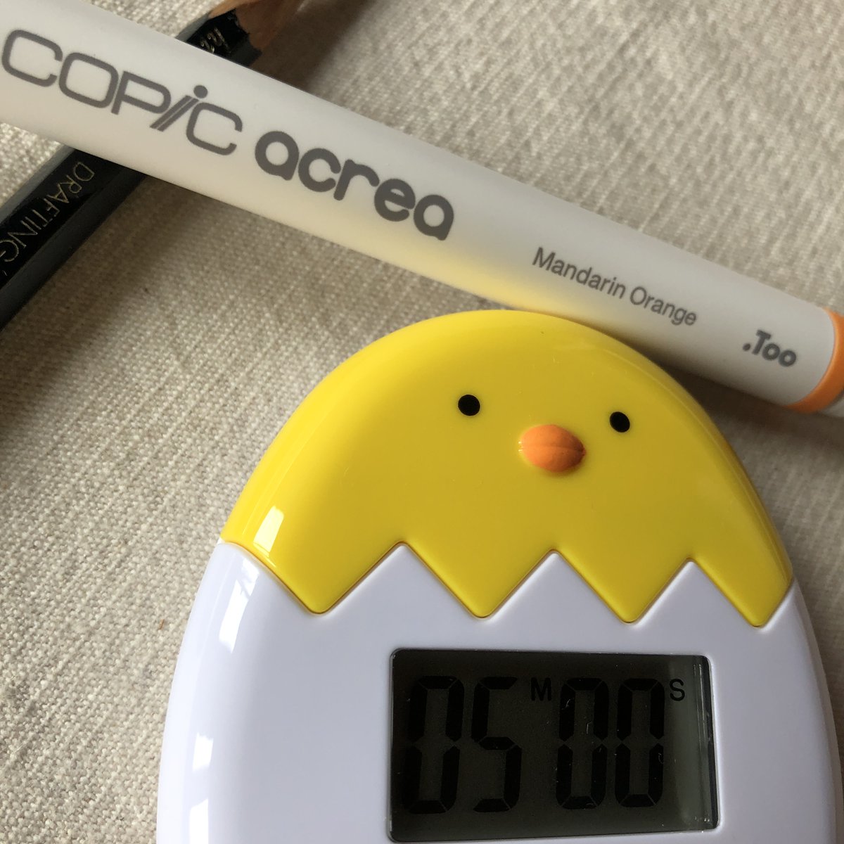 siesutatouge's tweet photo. タニタさんのぴよぴよタイマー。黄色いくちばしをオレンジ色に塗ってみた。満足。
#コピックアクレア で塗りましたー
ペン型のアクリル絵の具って印象。速乾、耐水。
↓以下タグ
#copicacrea #too #コピックモニター #リメイク #diy #arttools #draw #paint #ひよこ #chick #classup #evolution https://t.co/TCgvATbM3G