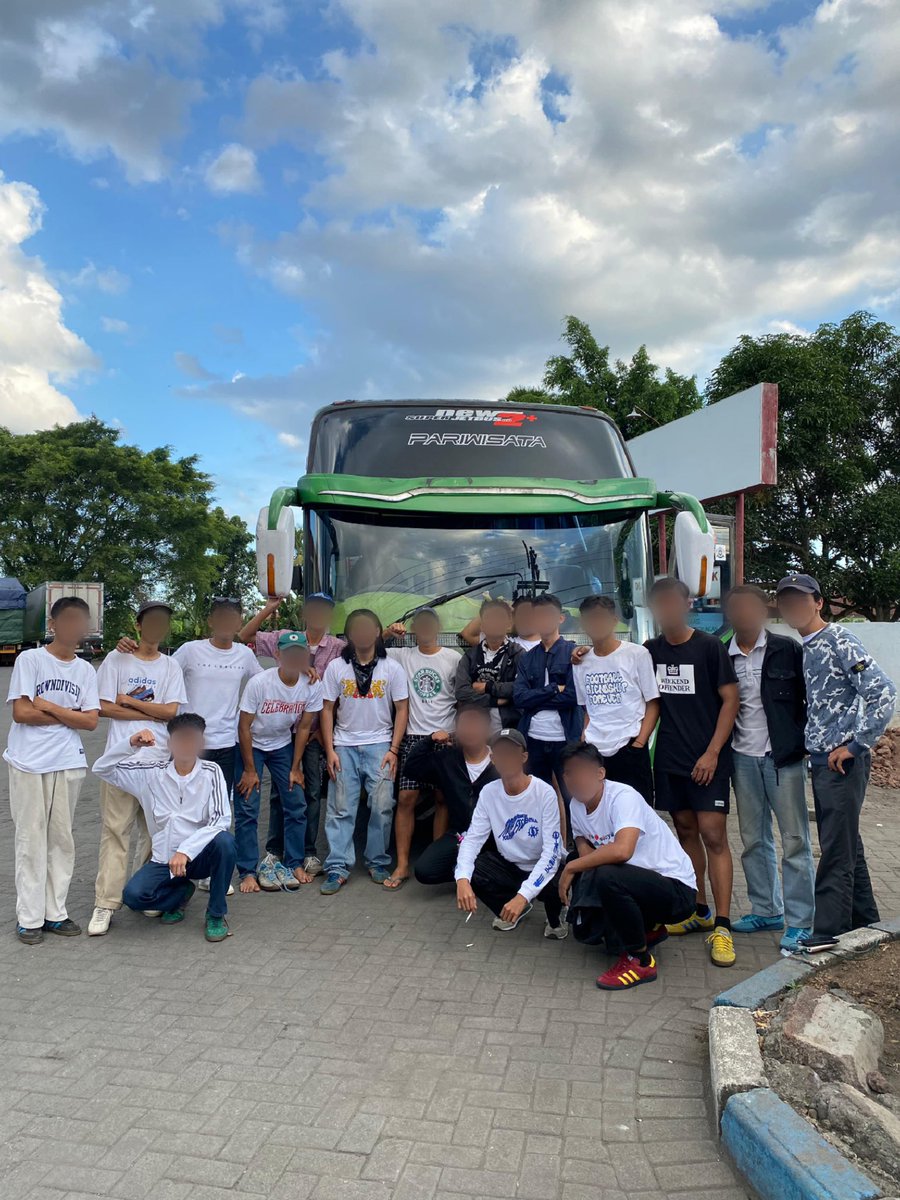 south9crew's tweet photo. Jember 13.07.2024
Tetaplah menjadi bagian perjuangan satu sama lain dan tetaplah saling merangkul saling menjaga sesama. In 9 we stand.
On Tour Deltamania https://t.co/VjXTAHTS3R