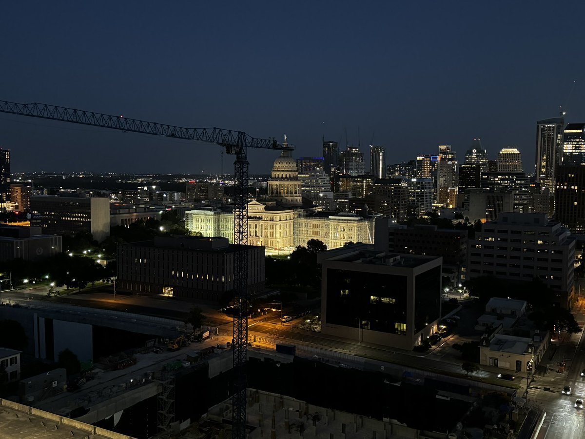 iteachmrmartin's tweet image. My office for the week! Let year two of policy work begin! #AustinTexas #TeachPlus #PolicyAdvocate