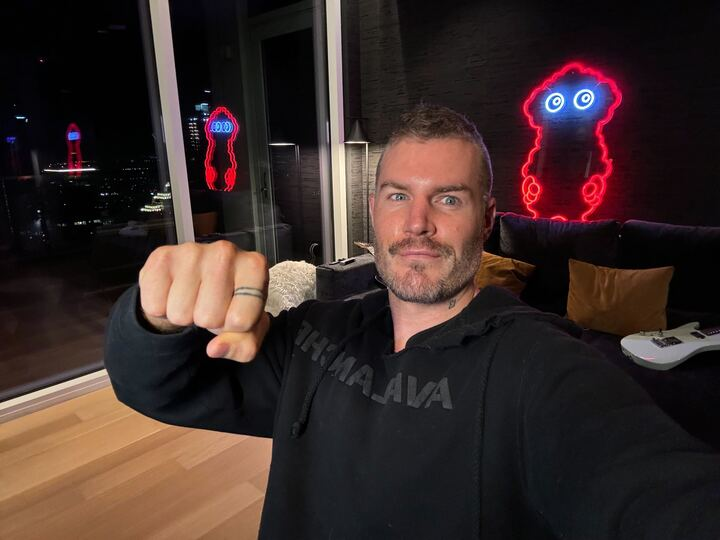 ZssBecker's tweet photo. 3am. Tuesday.  🤜🤛 back with a 💙

In 5 years you will focking hate yourself or be beyond thankful for the choices you make today.

You'll see your awesome life and go wow I did it...Or be in the exact same situation or worse FULL of regret.

That day cometh fast. Focus.