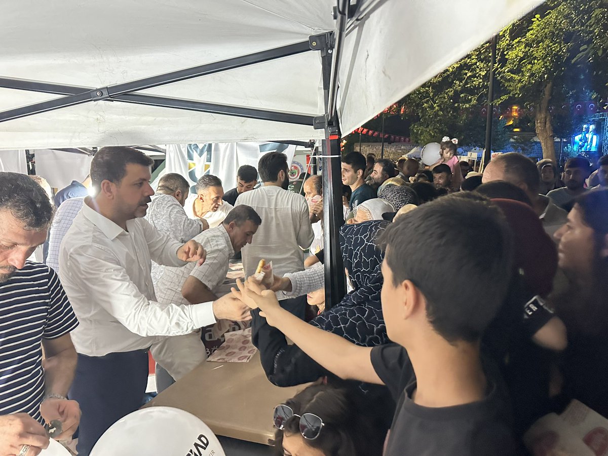 Başkanımız Mehmet BOZKUŞ,
Yönetim Kurulu Üyelerimiz ve Üyelerimizle 15 Temmuz Demokrasi ve Milli Birlik Günü Anma Programının 8. Yıl Dönümünde Vatandaşlarımız ile birlikte Valilik tarafından verilen MÜSİAD Diyarbakır nöbet çadırlarımızdayız.
<a href="/MUSIAD/">MÜSİAD</a> <a href="/MahmutAsmali/">Mahmut Asmalı</a> <a href="/vali_zorluoglu/">Murat Zorluoğlu</a>