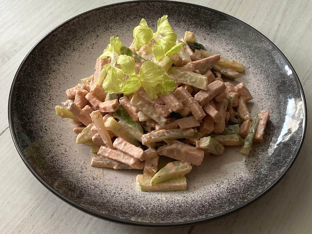 AnnaGotuje's tweet image. Sałatka z pieczonego schabu i ogórków — idealna na drugie śniadanie lub do zabrania na lunch do pracy 😀
kuchcikgotuje.pl/2024/07/salatk… 

#sałatka #schab #ogórki #dieta #zdroweodżywianie