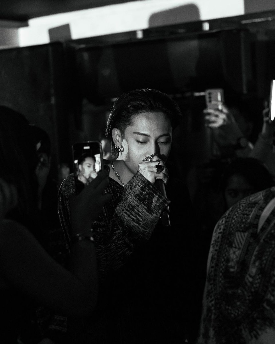felipsupercore's tweet photo. even in the midst of the crowd, i’d still keep on searching for you. 

#SB19_KEN #FELIP
@felipsuperior 

📸: mikehellyah (IG) https://t.co/klTpIpkg96