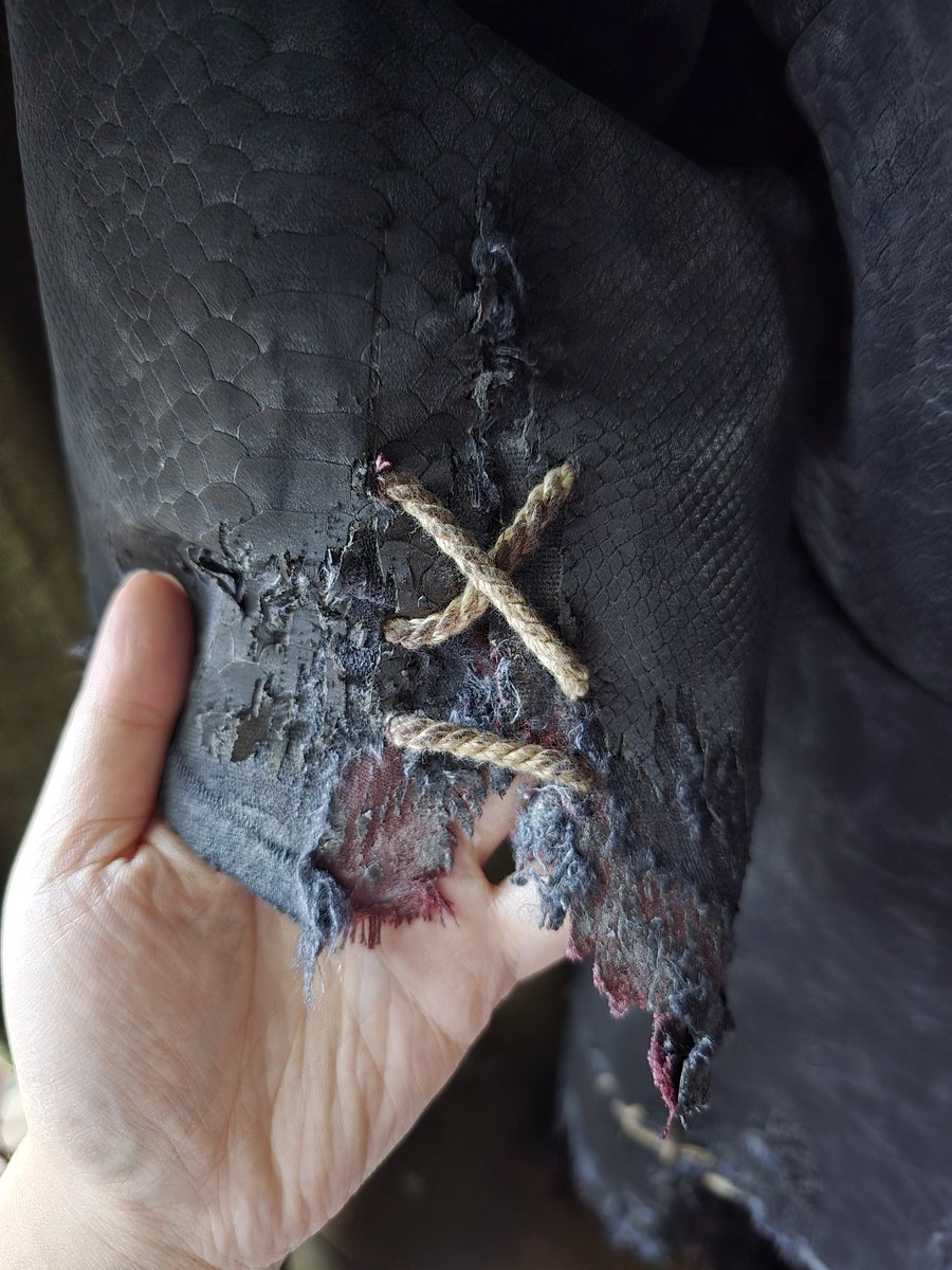 3 Days till <a href="/FestOfLegends/">Fest Of Legends</a> and I'm still wrangling with  Belle's hat 😱😱😱

Anywhooo, this is my favorite detail of the cosplay, Giant Stitches!!! 🥰