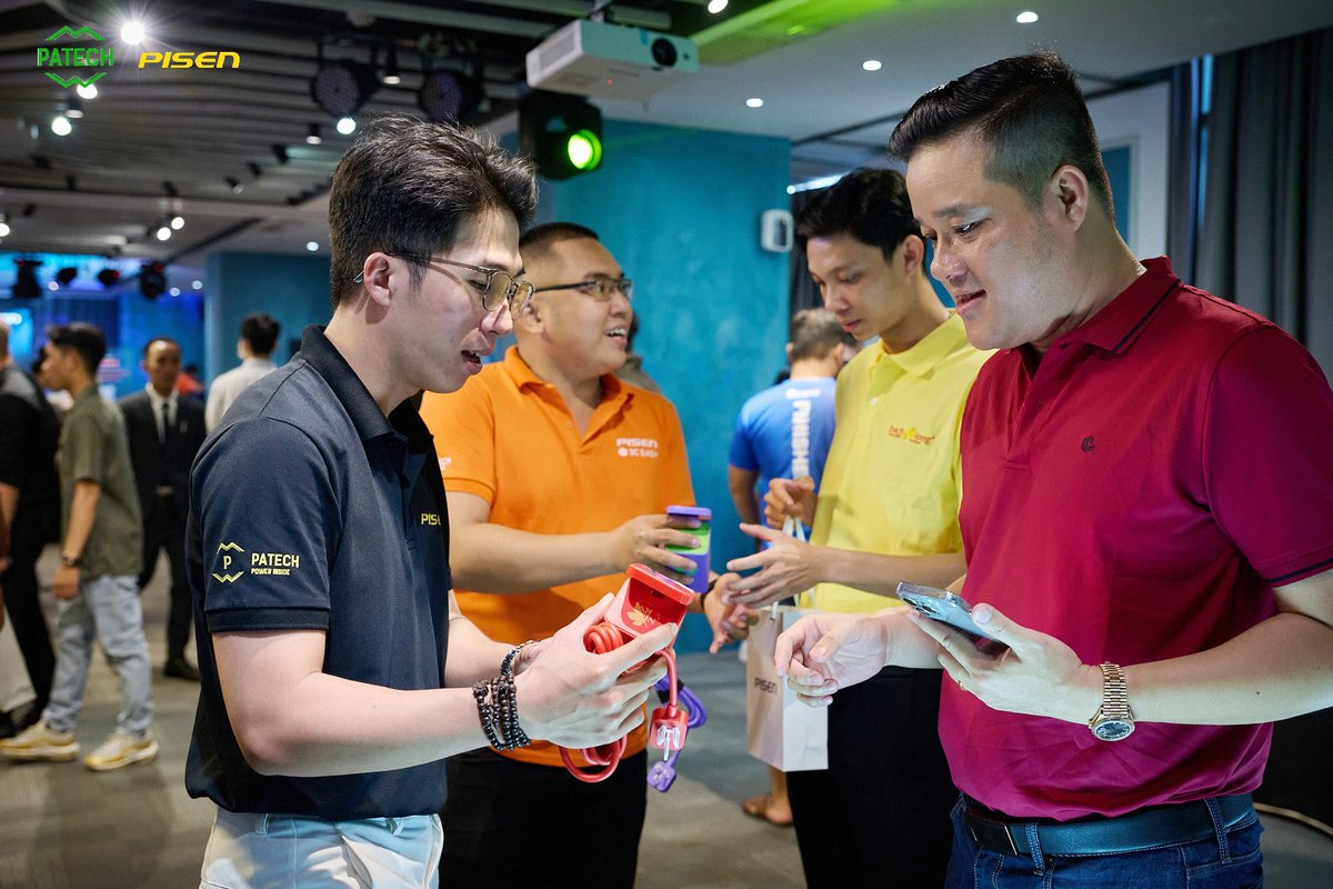 pisenglobal's tweet photo. Captivating snapshots from our Vietnam launch event! 
The Pisen 140W Mega Charging Hub is here to redefine your charging experience! 📸🔌 

#Pisen #kickstarter #PisenEventHighlights #pisen140WMegaChargingHub #megsafecharger #desksetup #technolovers #PowerUpVietnam #TechRevolution https://t.co/WCzhUviC3G