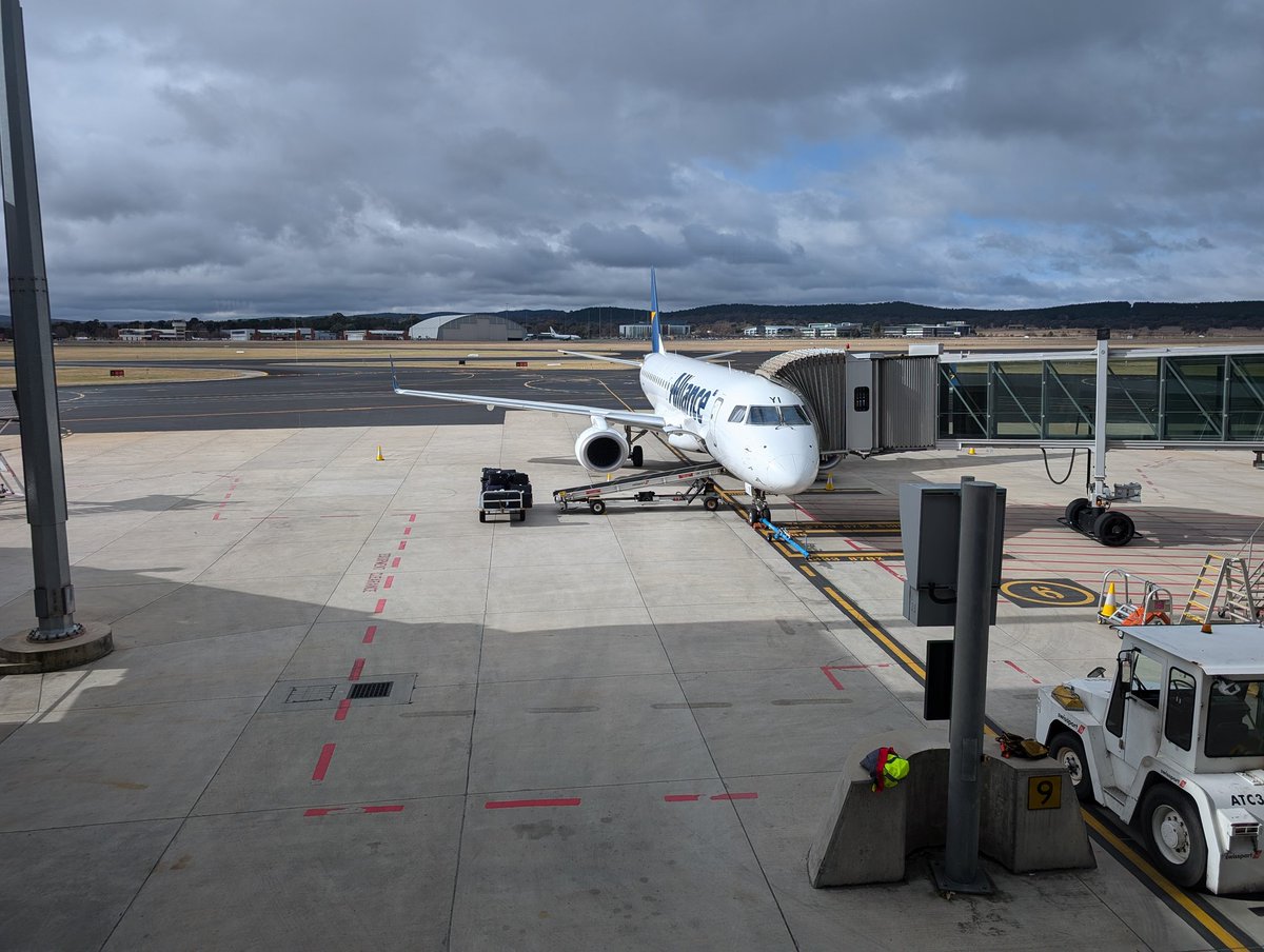 markjstorer's tweet photo. Zipped over to Canberra and back this weekend direct on this beauty; the Alliance Embraer 190 - perfect on-time performance and service. #Embraer #avgeek #ADL m https://t.co/o5bn78v1mH