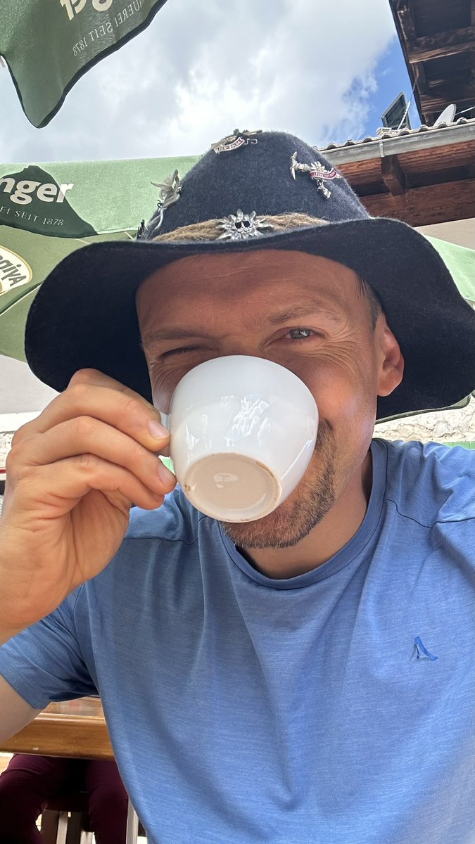 M_Hofmann83's tweet photo. Guten Morgen zusammen! Gestern habe ich wilden Edelweiß gefunden! Was für eine schöne Gegend für Wanderfreunde! #Südtirol #ColRaiser https://t.co/CTGq0b5ICa