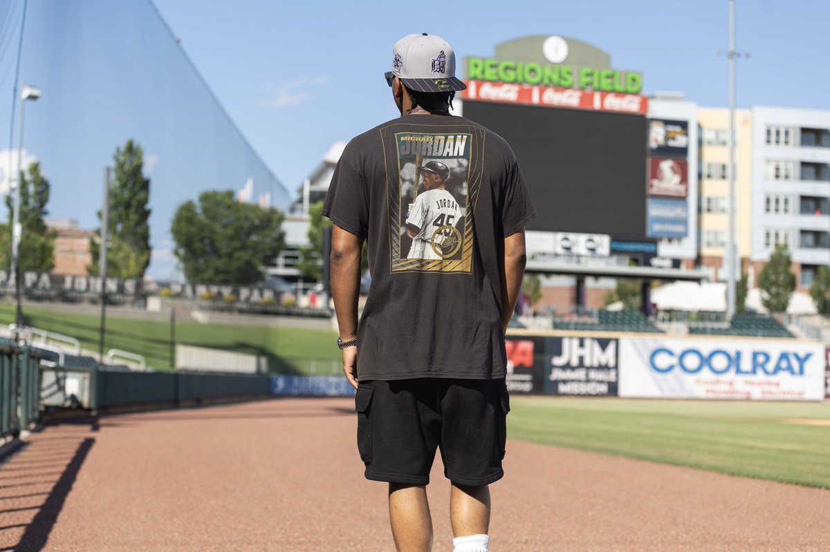 C_SMOOTh_12's tweet photo. Designed my 1st 🧢 w/ the @BhamBarons for Michael Jordan’s 30th Anny of playing for them. Inspired by the jerseys they wore when he played in ‘94 (the year I was born) &amp; the 1st Barons’ Jordans that released in ‘08. https://t.co/6zBmjol4Xv