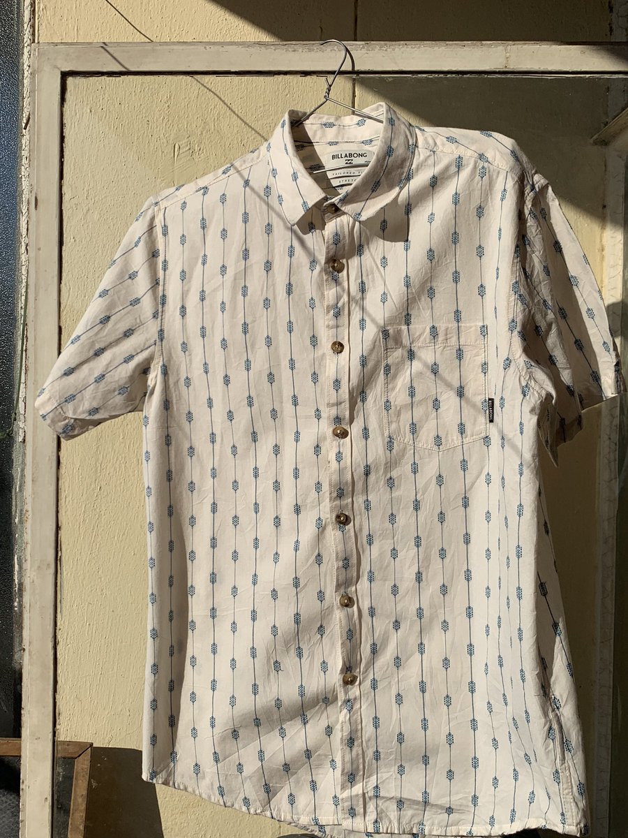 TanakaChaza's tweet photo. Tiri kutsvagawo vatengi chatova chikumbiro 😭

Pre- loved Summer Shirts, all sizes available 
📍Harare
☎️0783523400 https://t.co/agQn2xMxye