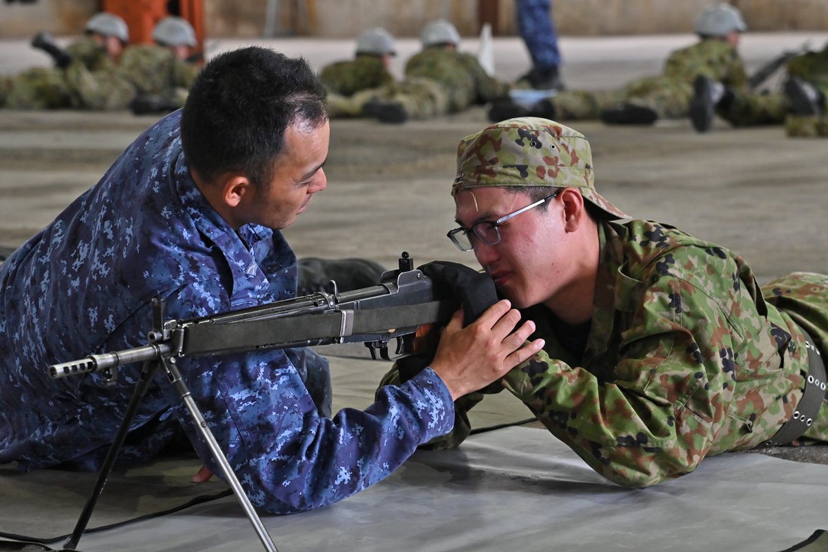 NavalSailor🐳】 陸上警備の教務では、#小火器射撃 を行うための射前