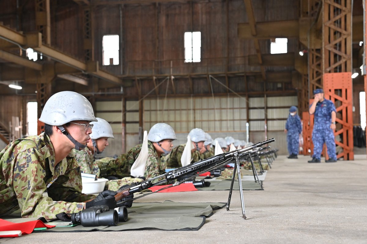 奉公袋、個人装備 歩兵須知、軍隊内務令　瓦斯防護教範、射擊教範 第二部 当時物 NavalSailor🐳】 陸上警備の教務では、#小火器射撃 を行うための射前