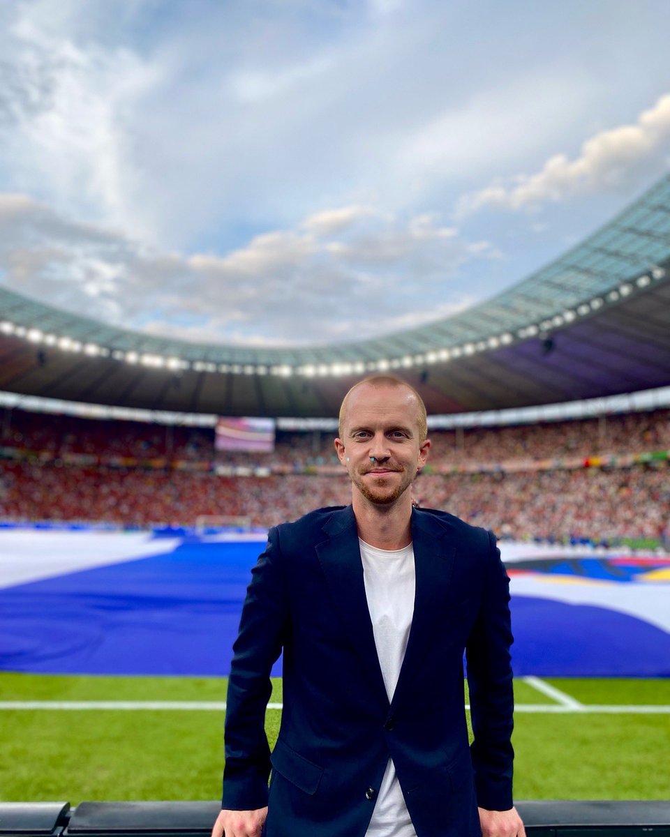 DRÖMMÅNAD! 33 dar i 🇩🇪 - har fått jobba med ett riktigt stort mästerskap på plats för första gången. Har producerat sajtvinklar, reportage till våra EM-sändningar &amp; Sportspegeln. 20 liveinhopp när vi sänt matcher &amp; Morgonstudion. Väldigt tacksam över att jag fick den här chansen.