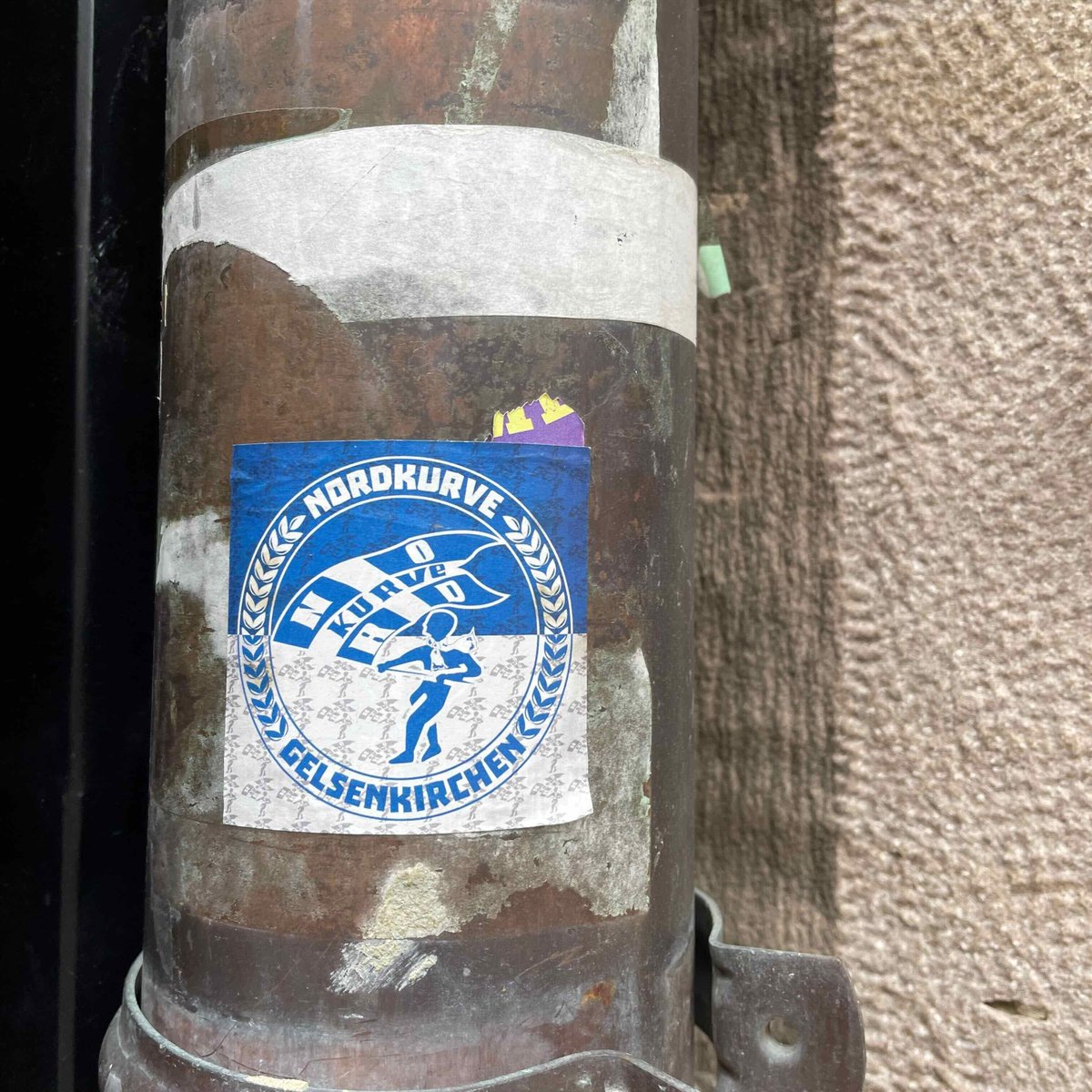 StickerHunting's tweet photo. 🇩🇪 FC Schalke 04
@s04 @s04_en @s04fanbelange @S04Daily
#S04 #Dieknappen @S04_NL
#ultrasstickers #footballstickers #footballculture #Ultras #StickerHunting https://t.co/SQEqoLTBfd