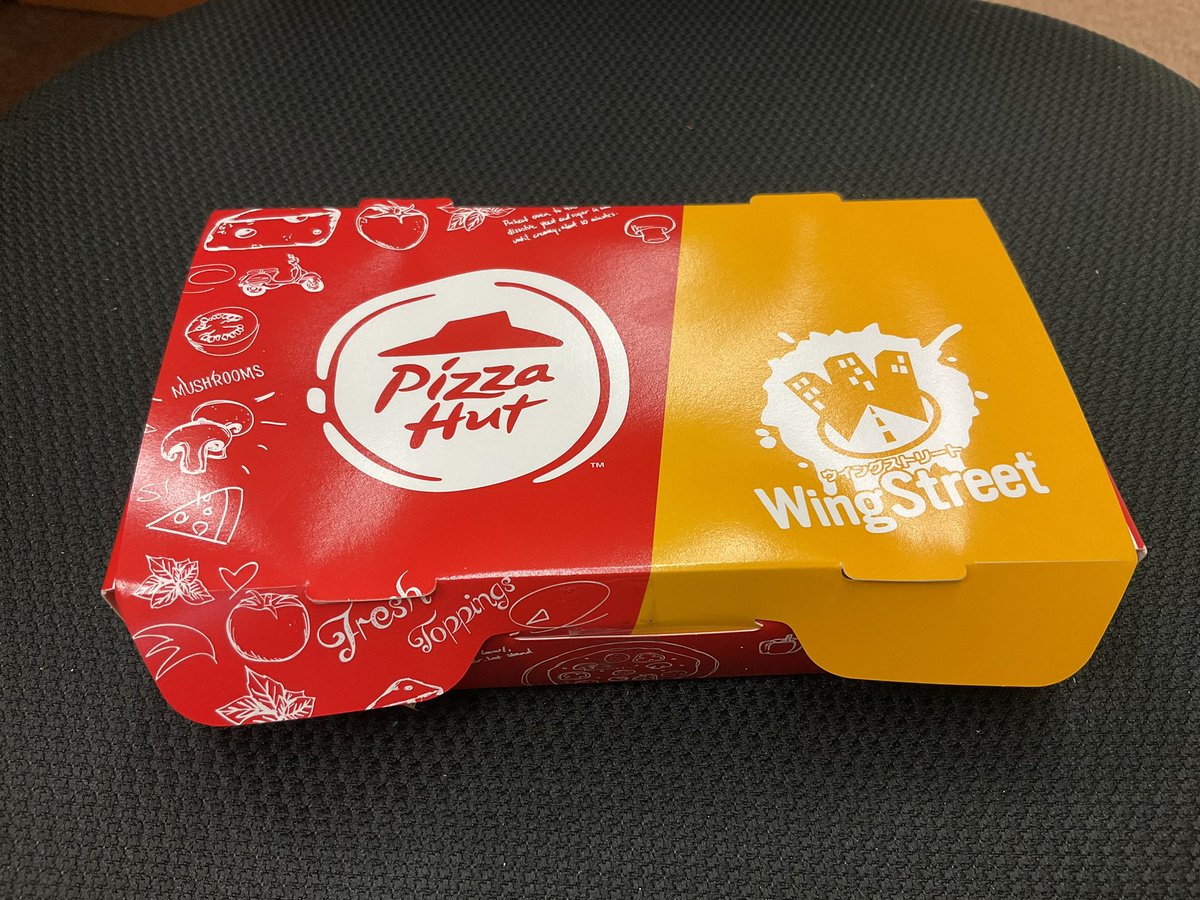 RickyInJapan's tweet photo. My live @hayday stream was so much fun and players loved helping me choose the pizza and toppings. #hayday #pizza #pizzahut #japan #foodinjapan #chicken #r3dknight. https://t.co/AjaVn3WVRn
