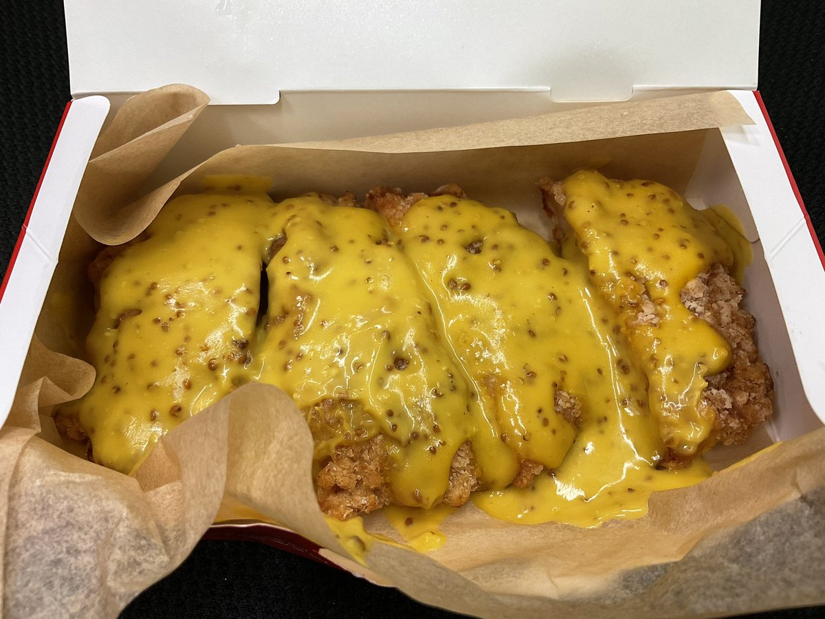 RickyInJapan's tweet photo. My live @hayday stream was so much fun and players loved helping me choose the pizza and toppings. #hayday #pizza #pizzahut #japan #foodinjapan #chicken #r3dknight. https://t.co/AjaVn3WVRn