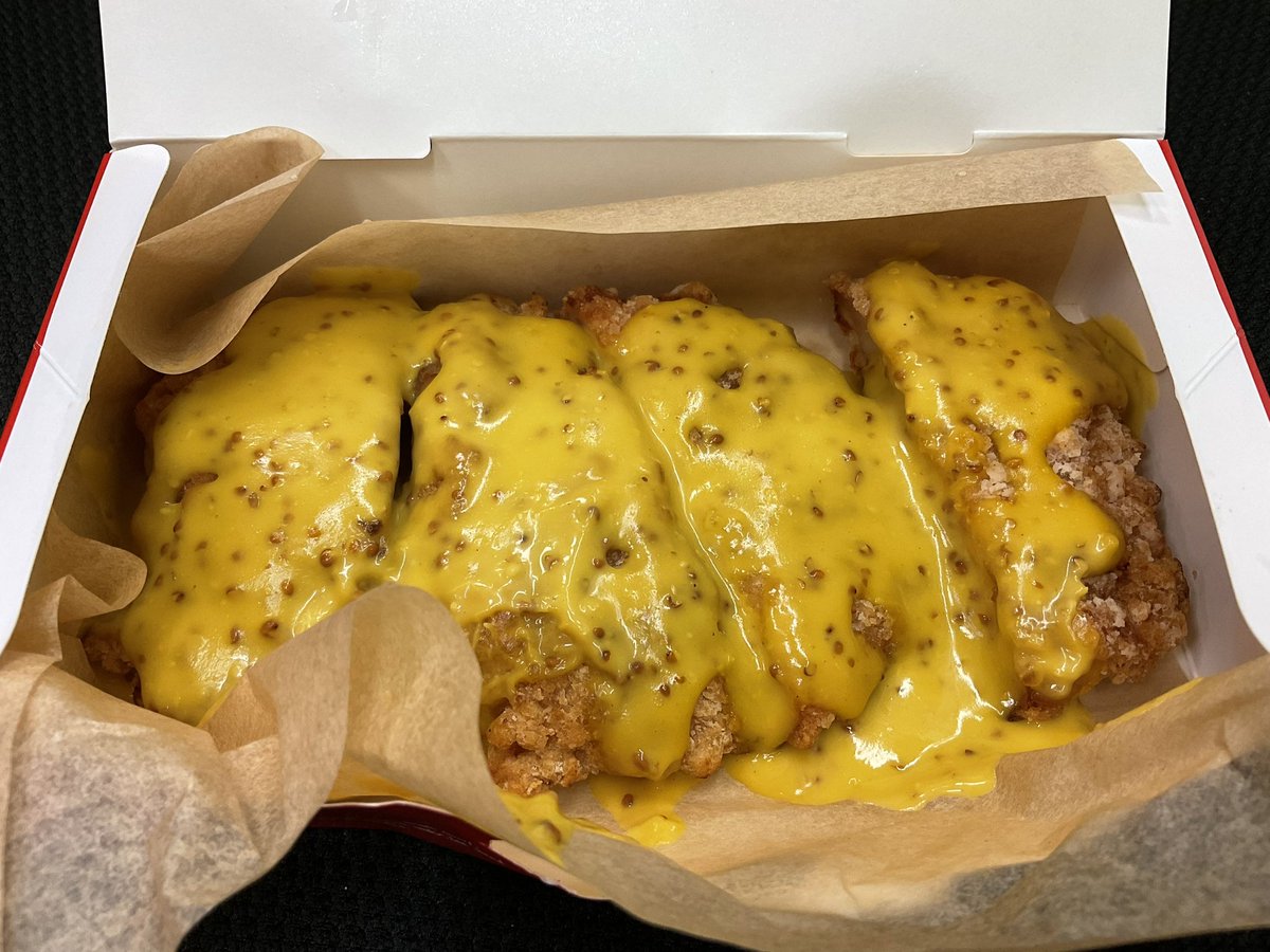 RickyInJapan's tweet photo. My live @hayday stream was so much fun and players loved helping me choose the pizza and toppings. #hayday #pizza #pizzahut #japan #foodinjapan #chicken #r3dknight. https://t.co/AjaVn3WVRn