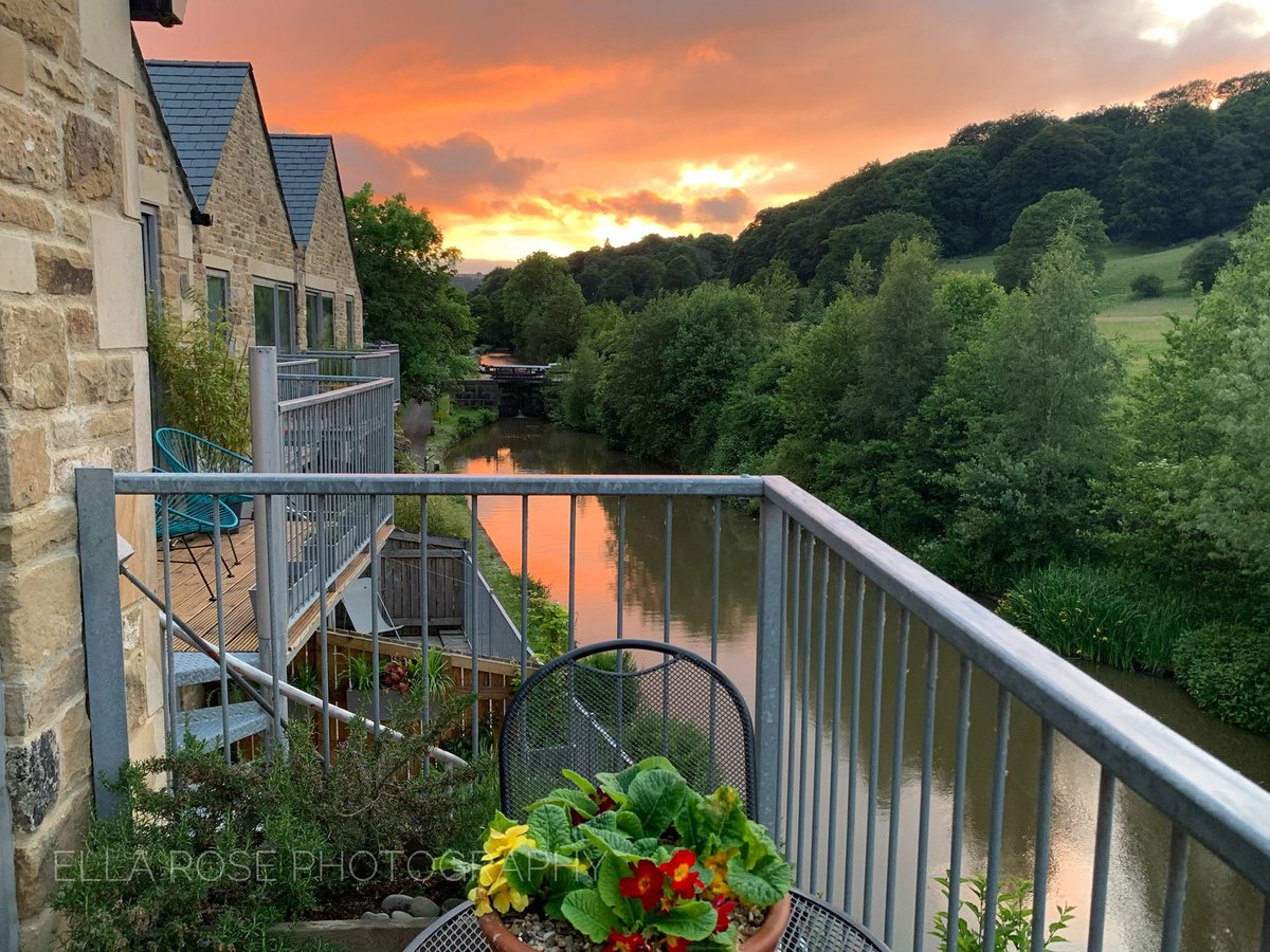 PrintCandySue's tweet photo. @MrWhoCapture @earthcurated @earth @ithefelizer @photography Amazing sunset taken from our balcony in Hebden Bridge U.K.
#sunset #NaturePhotography https://t.co/hVyVyq7Xx7